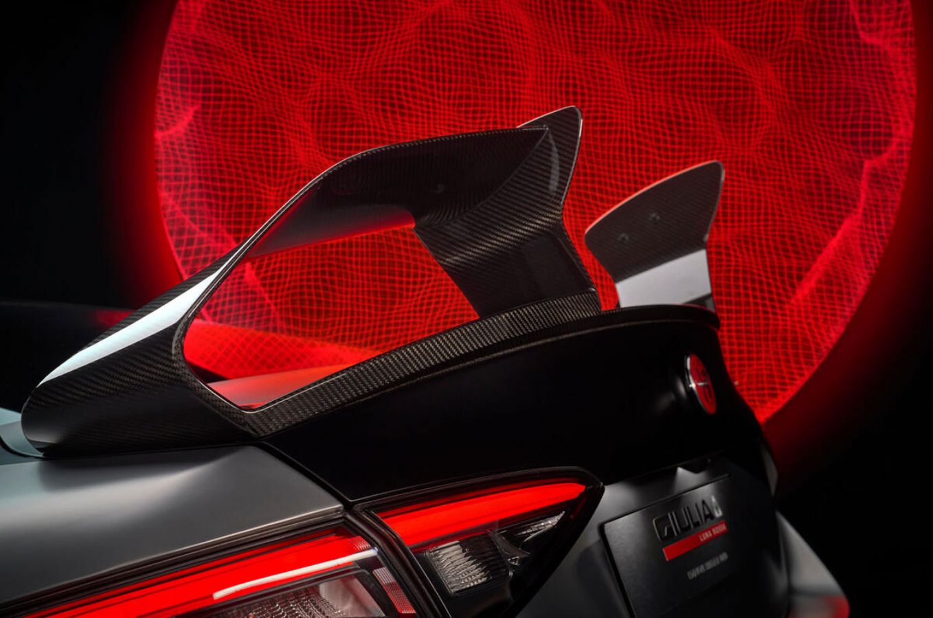 Η Alfa Romeo Giulia Quadrifoglio Luna Rossa είναι η πιο extreme Giulia